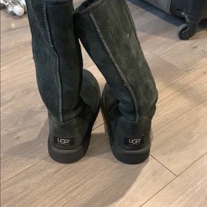 Black tall uggs